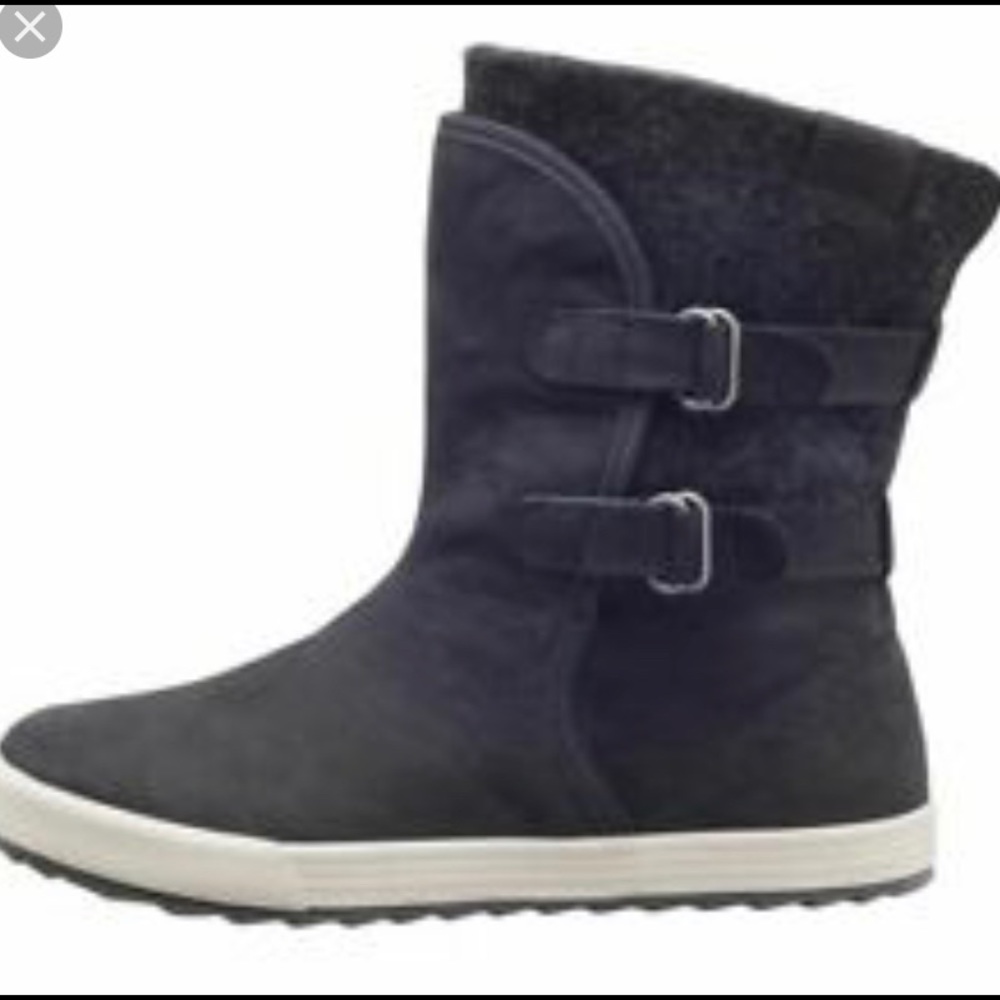 🎉🎉Helly Hansen’s “Maria” Sneaker Boots